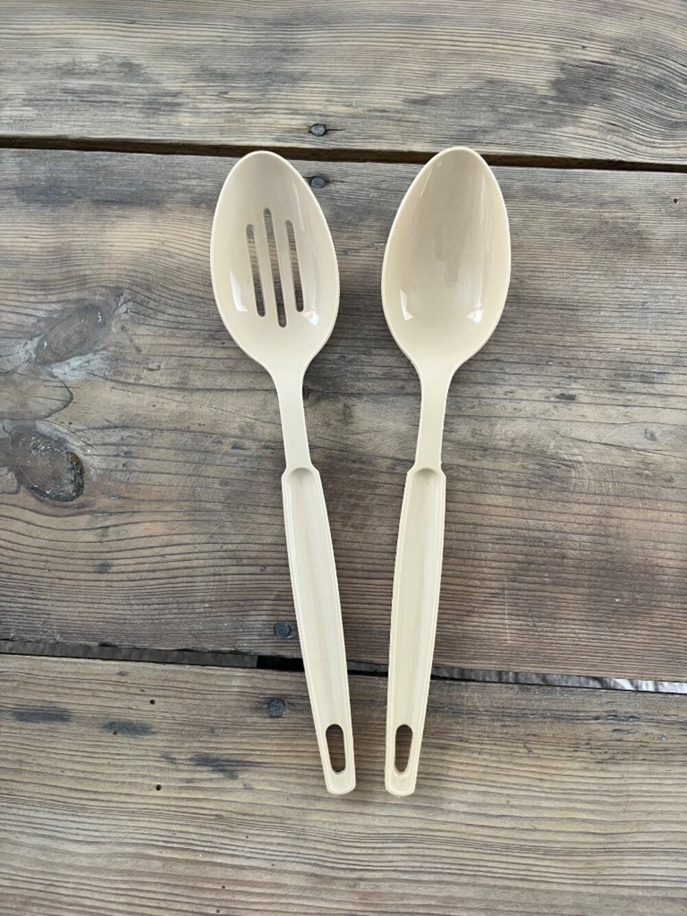 VTG 80s Ekco Serving Spoons Set of 2 Slotted/No slotted Almond Nylon Plastic
